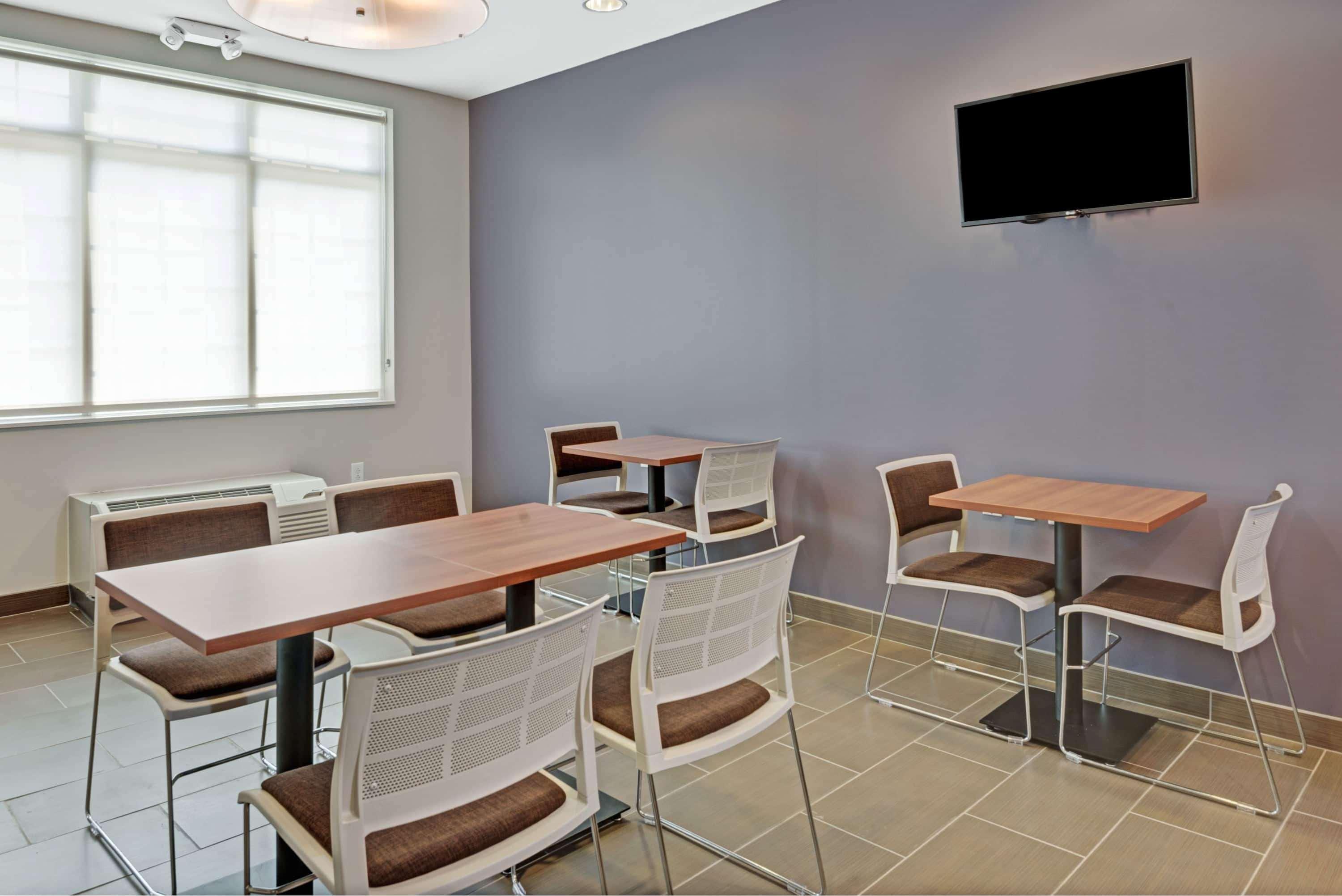 Microtel & By Wyndham Philadelphia Airport Hotel